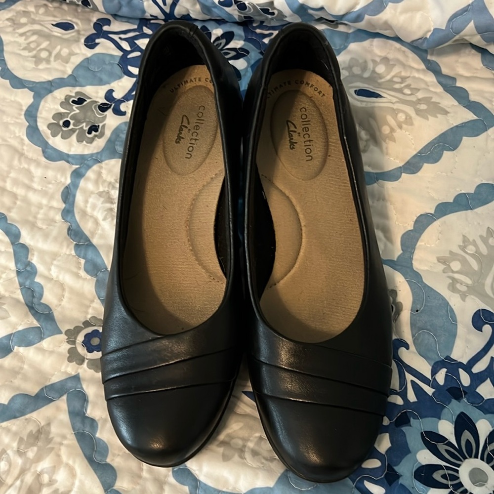 Gently used size 6 Clark’s Collection wide heel shoes
